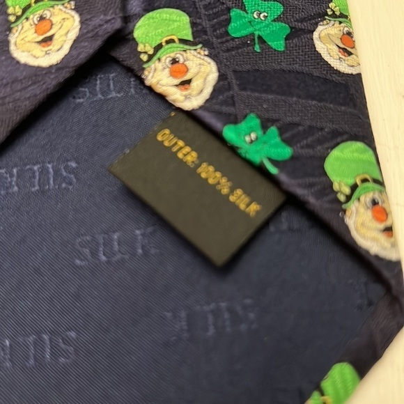 Traditional Craft 100% Silk I’ve Hot Irish Roots leprechaun 3 leaf Clover Tie - Picture 3 of 6
